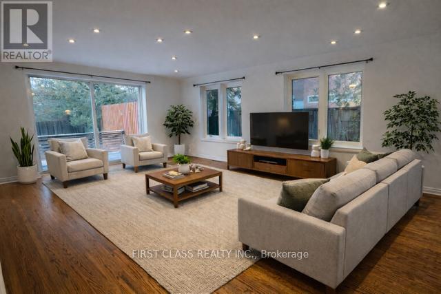 48 Overton Crescent, Toronto, Ontario  M3B 2V2 - Photo 4 - C12675098