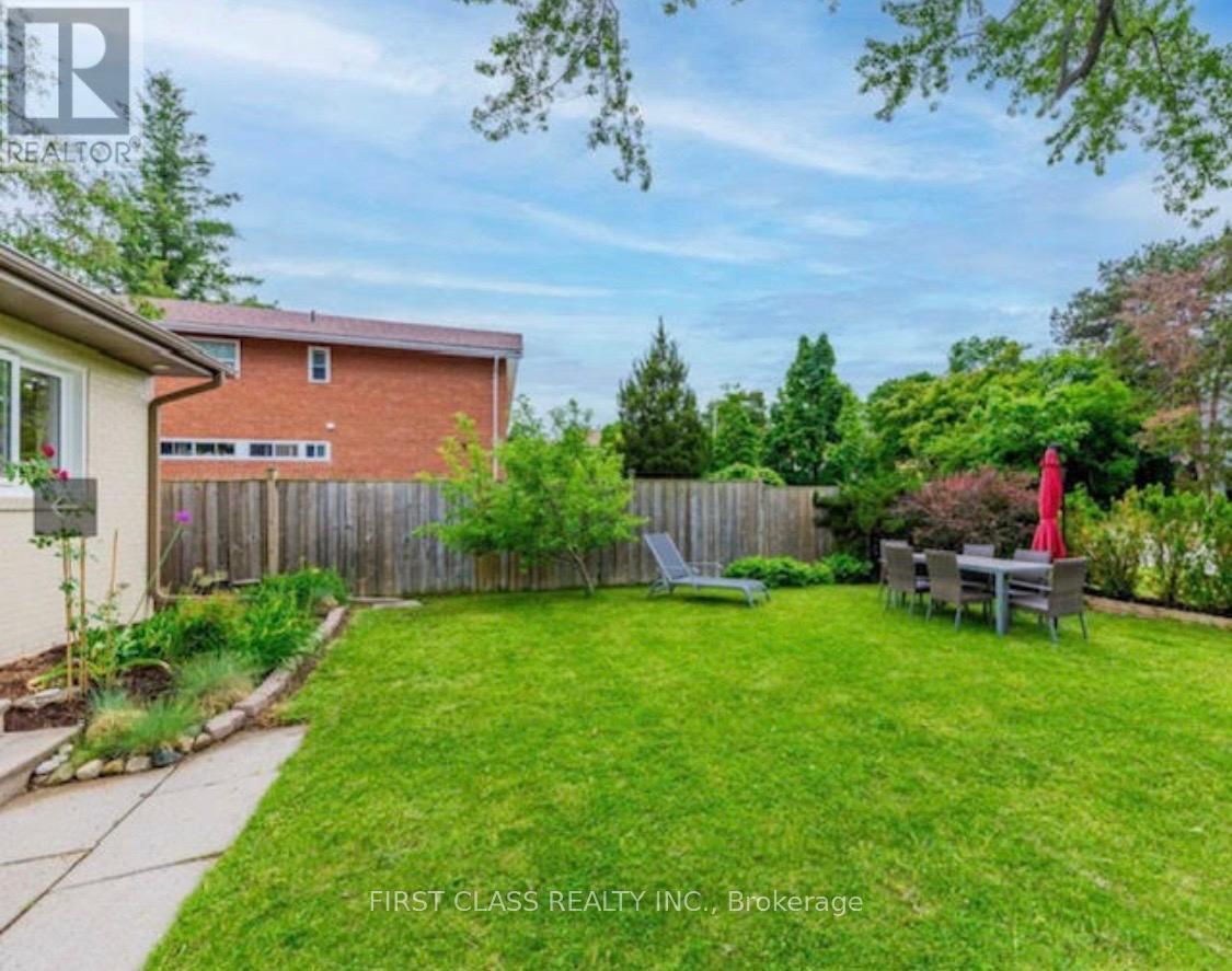 48 Overton Crescent, Toronto, Ontario  M3B 2V2 - Photo 15 - C12675098