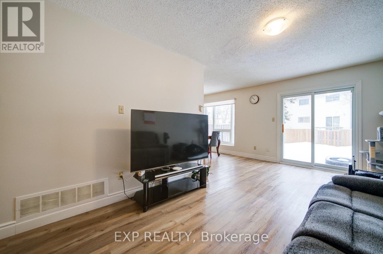 12 Sadlee Cove Crescent, Toronto, Ontario  M1V 1Y4 - Photo 6 - E12673706