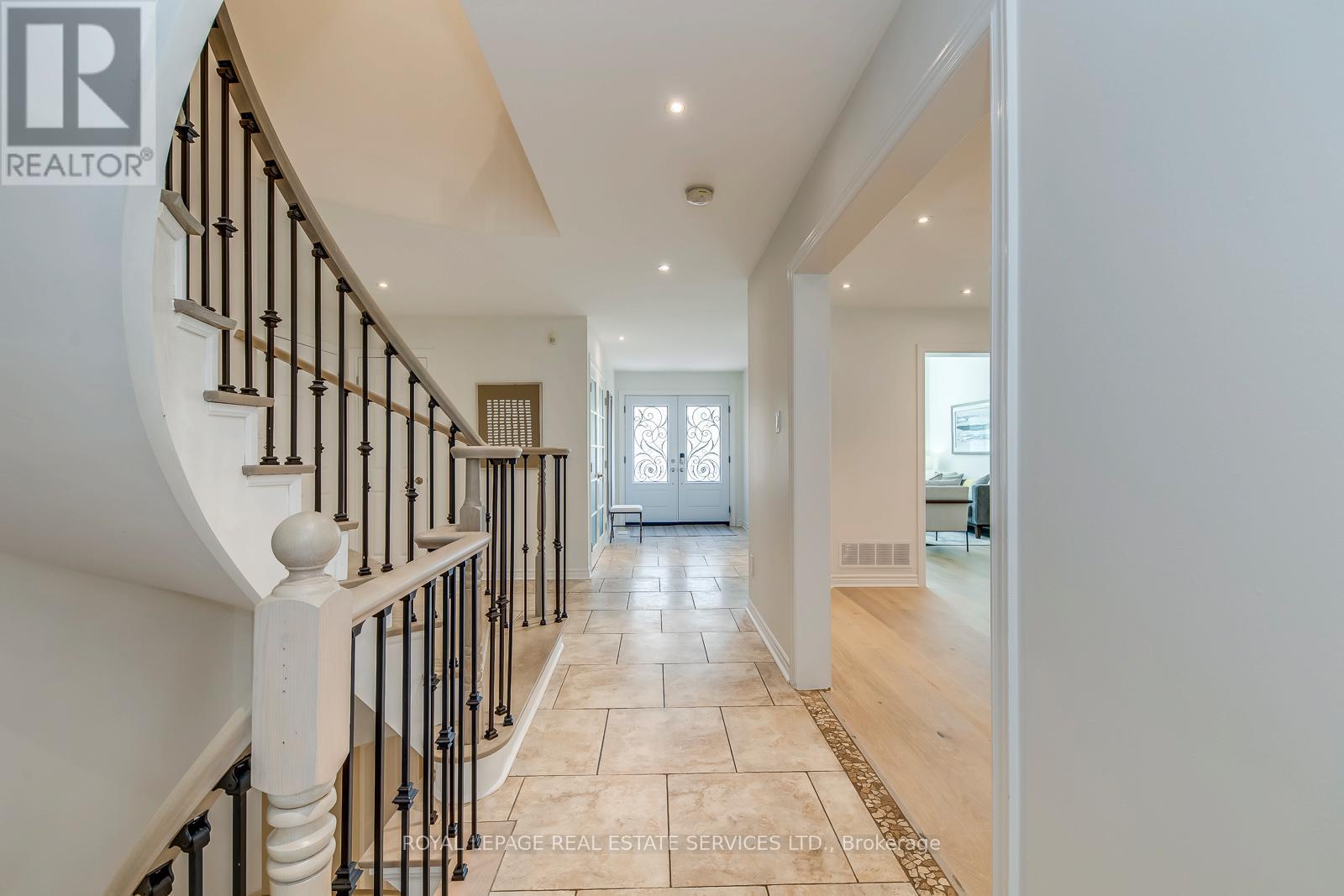 1387 Bayshire Drive, Oakville, Ontario  L6H 6E7 - Photo 14 - W12675256