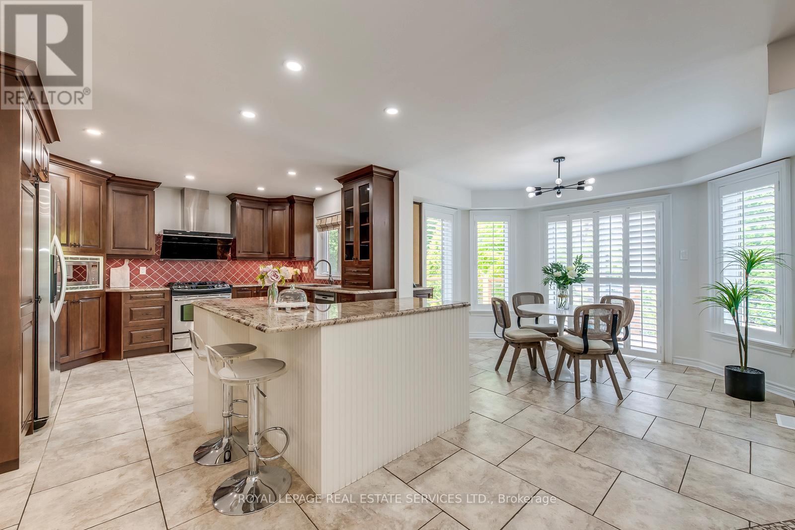 1387 Bayshire Drive, Oakville, Ontario  L6H 6E7 - Photo 17 - W12675256