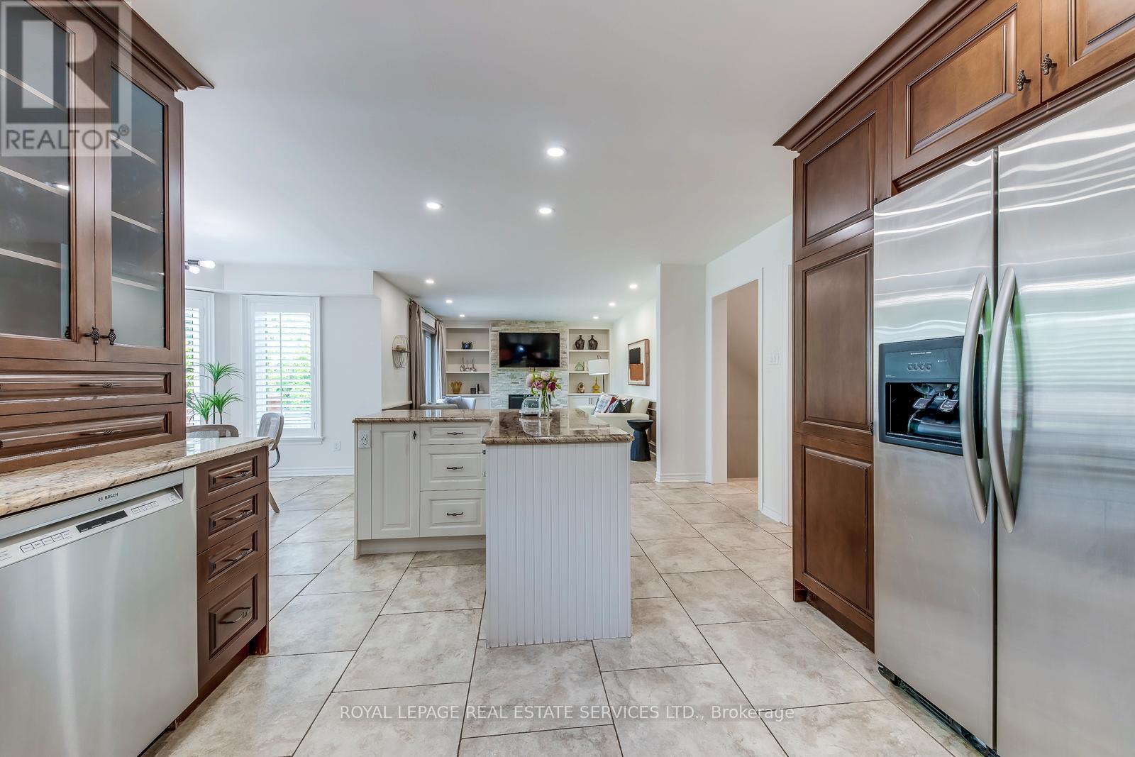 1387 Bayshire Drive, Oakville, Ontario  L6H 6E7 - Photo 21 - W12675256