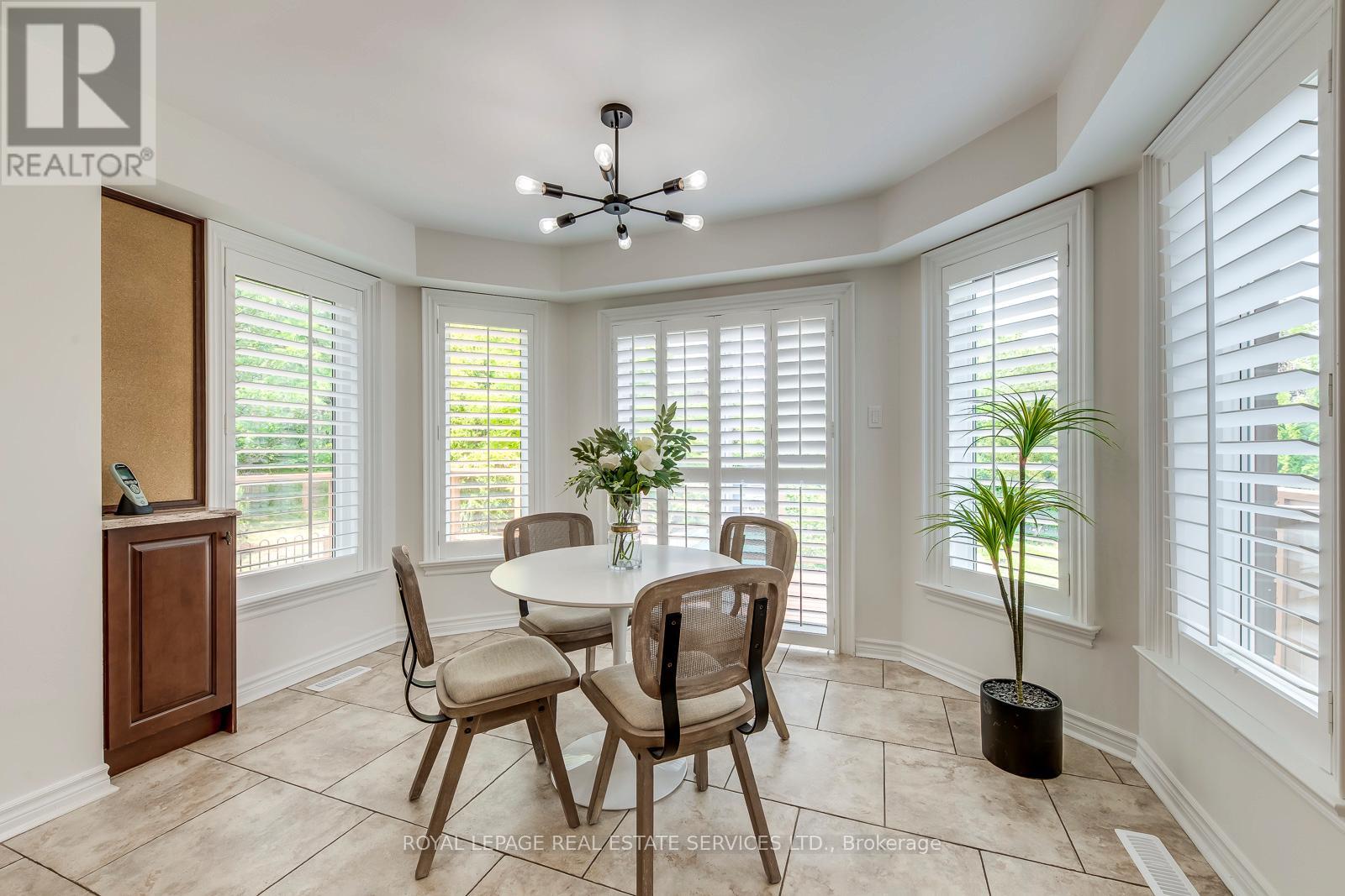 1387 Bayshire Drive, Oakville, Ontario  L6H 6E7 - Photo 22 - W12675256