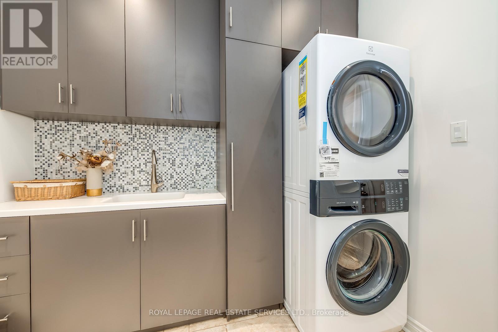 1387 Bayshire Drive, Oakville, Ontario  L6H 6E7 - Photo 26 - W12675256