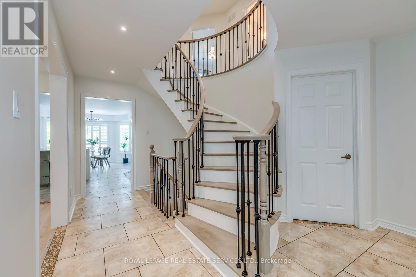 1387 Bayshire Drive, Oakville, Ontario  L6H 6E7 - Photo 27 - W12675256