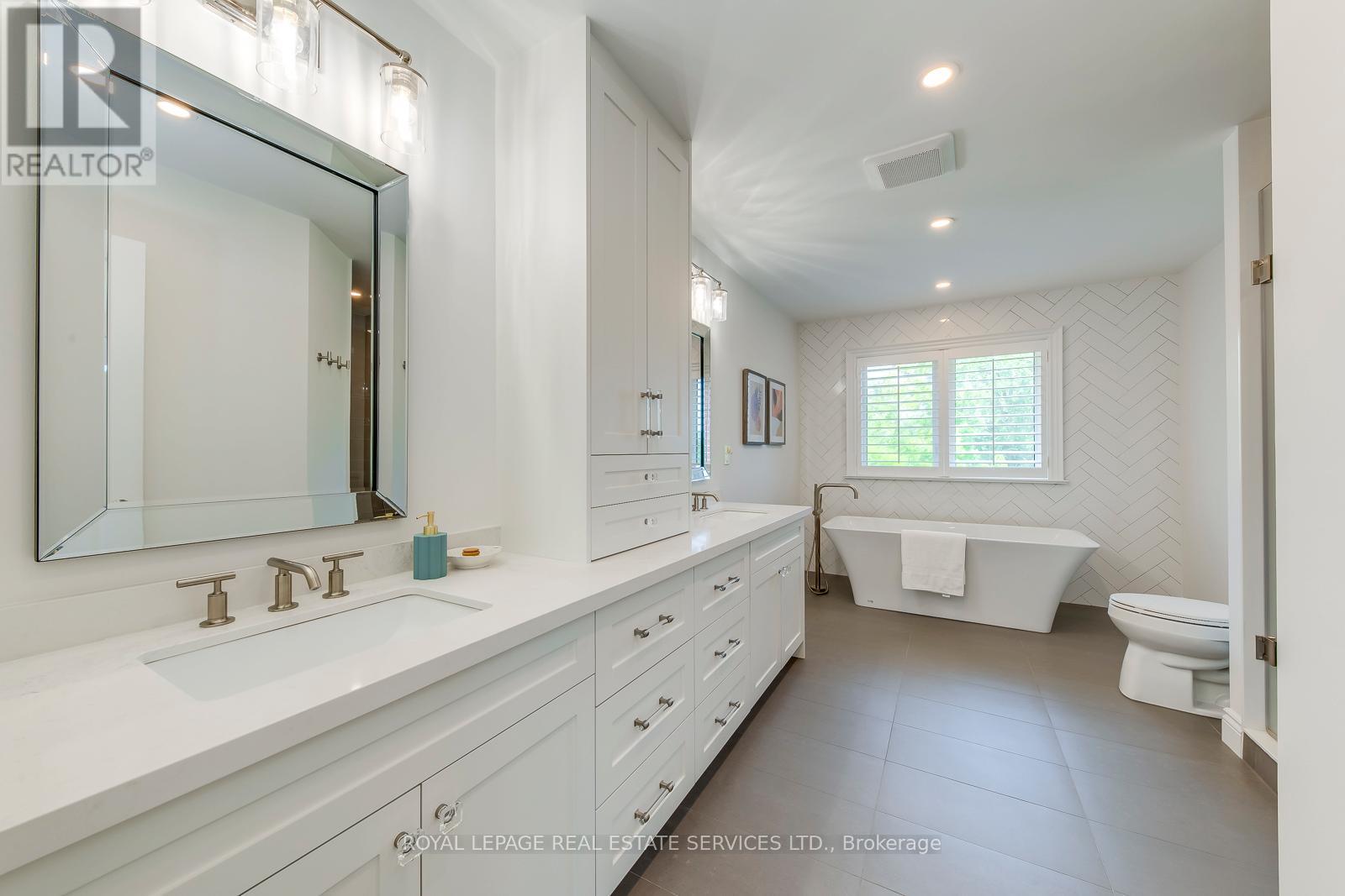 1387 Bayshire Drive, Oakville, Ontario  L6H 6E7 - Photo 31 - W12675256