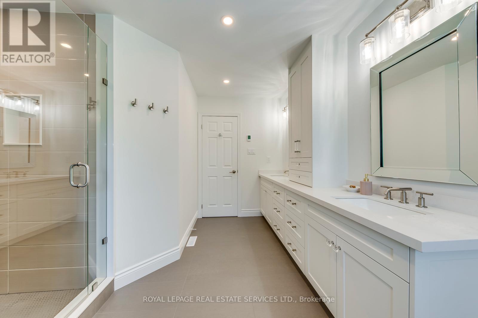 1387 Bayshire Drive, Oakville, Ontario  L6H 6E7 - Photo 32 - W12675256