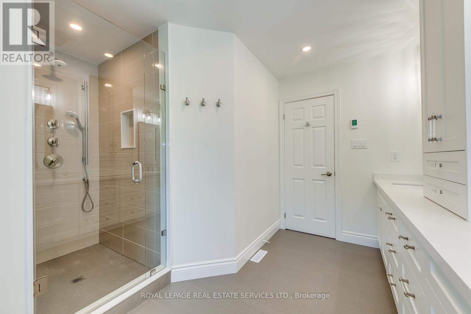 1387 Bayshire Drive, Oakville, Ontario  L6H 6E7 - Photo 33 - W12675256