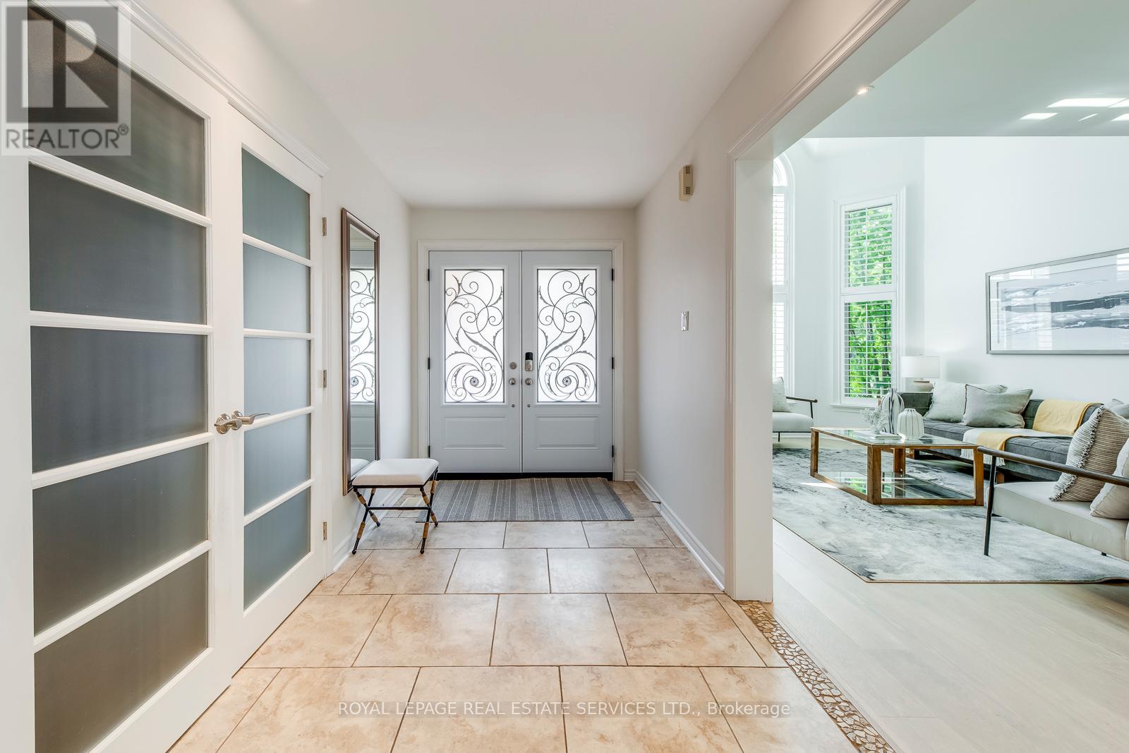 1387 Bayshire Drive, Oakville, Ontario  L6H 6E7 - Photo 9 - W12675256