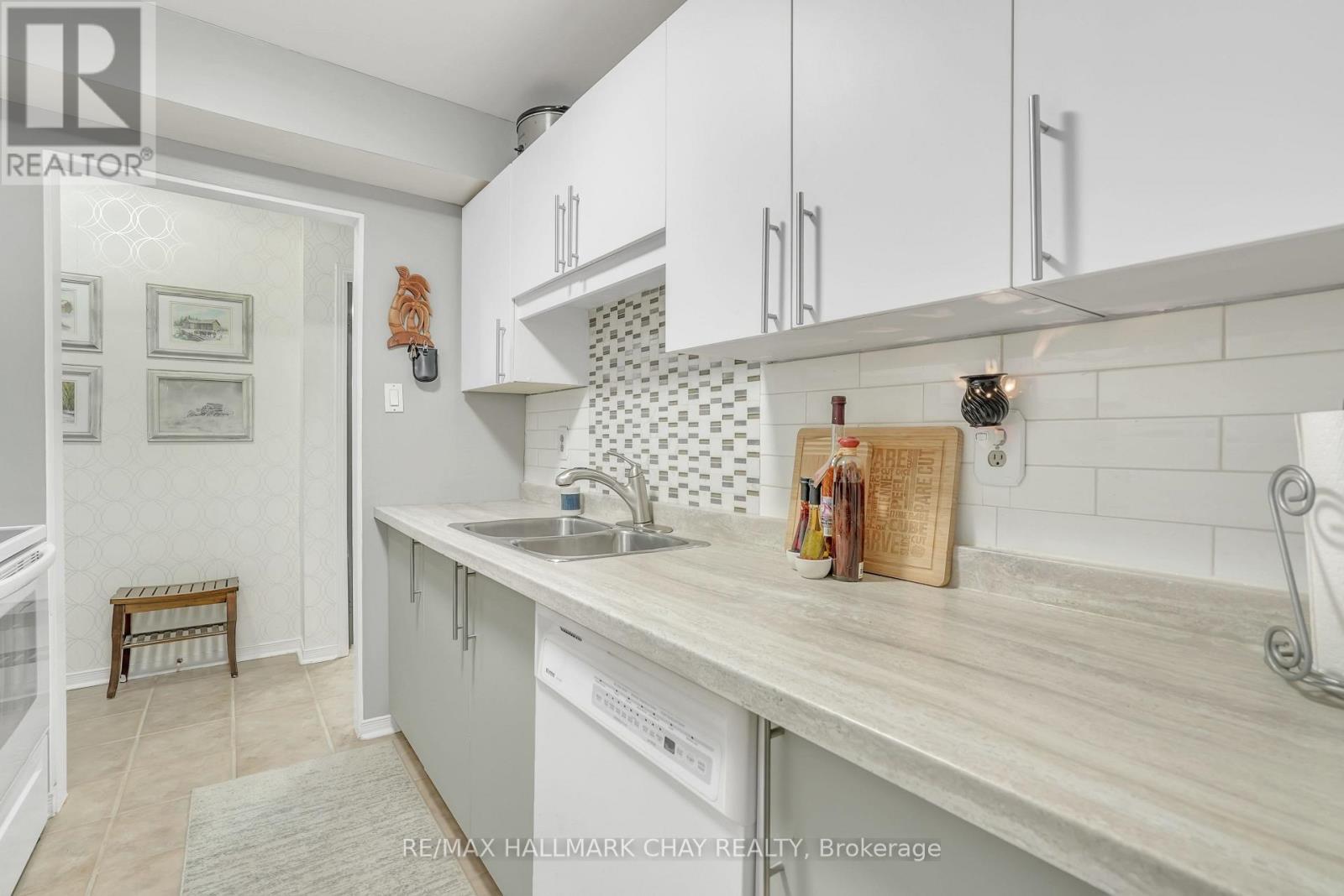 106 - 1 Quail Crescent, Barrie, Ontario  L4N 6W9 - Photo 2 - S12671688