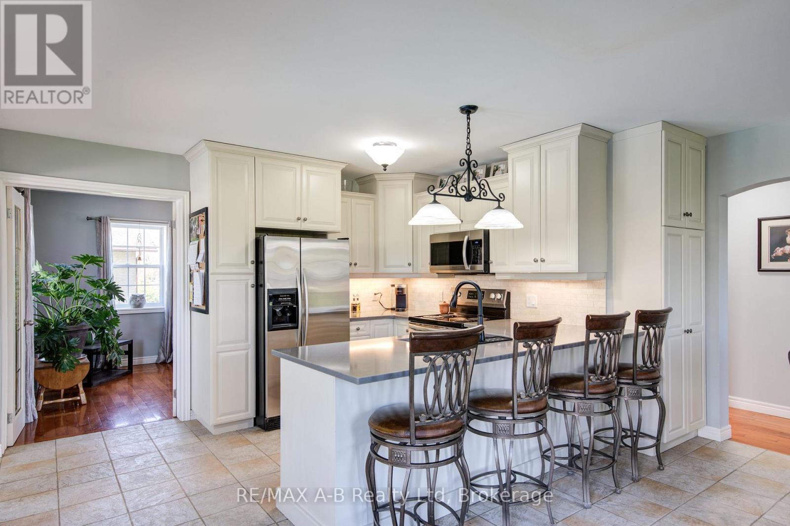 101 Rudy Avenue, East Zorra-Tavistock, Ontario N0B 2R0 - Photo 10 - X12139631