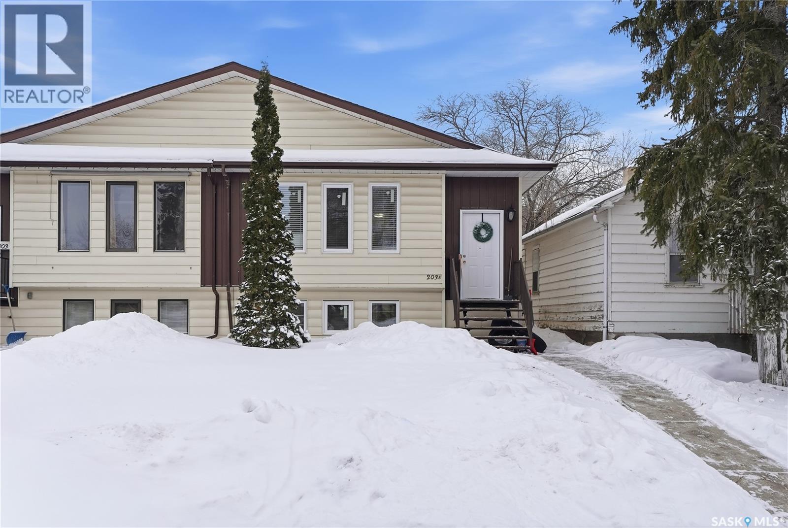 203a Dunlop Street, Saskatoon, Saskatchewan  S7N 2B8 - Photo 2 - SK026405