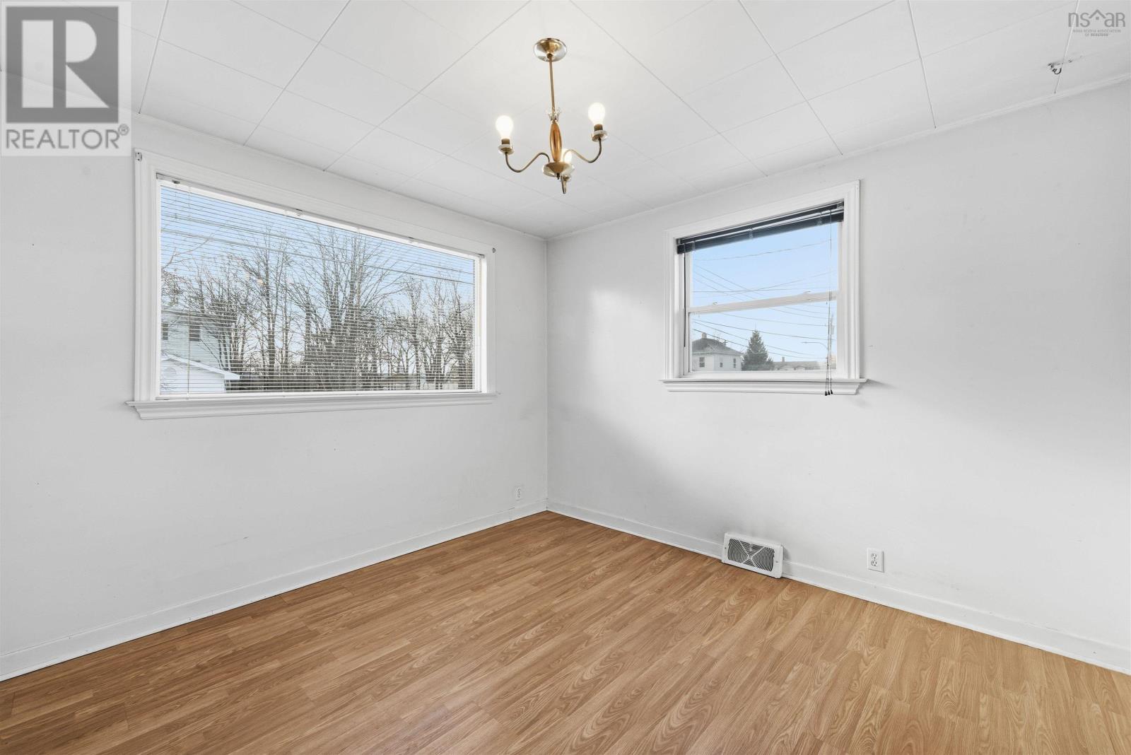 13 Franklyn Street, Dartmouth, Nova Scotia  B2W 1B6 - Photo 8 - 202600103