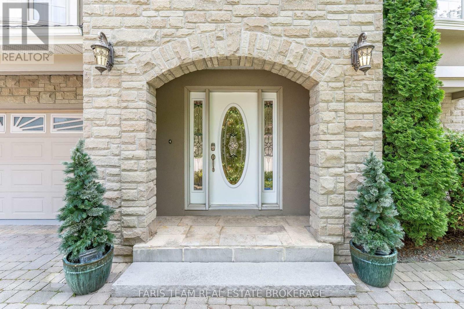 82 Derby Court, Newmarket, Ontario  L3Y 5Z9 - Photo 5 - N12649142