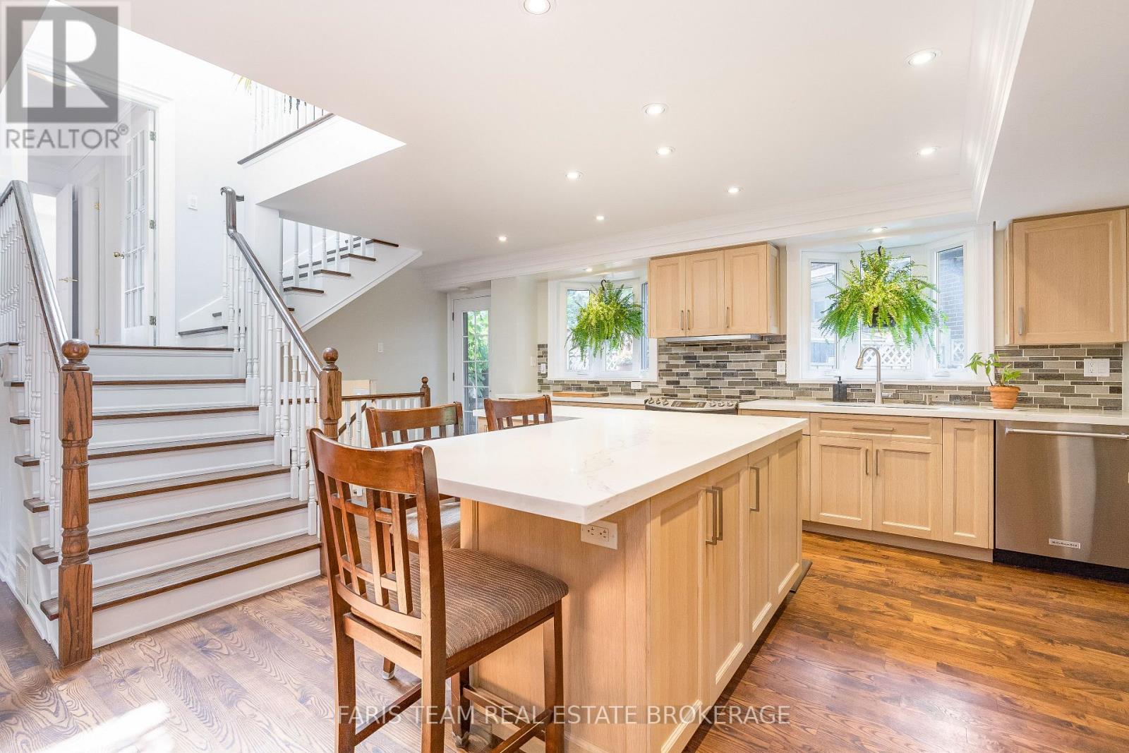 82 Derby Court, Newmarket, Ontario  L3Y 5Z9 - Photo 8 - N12649142