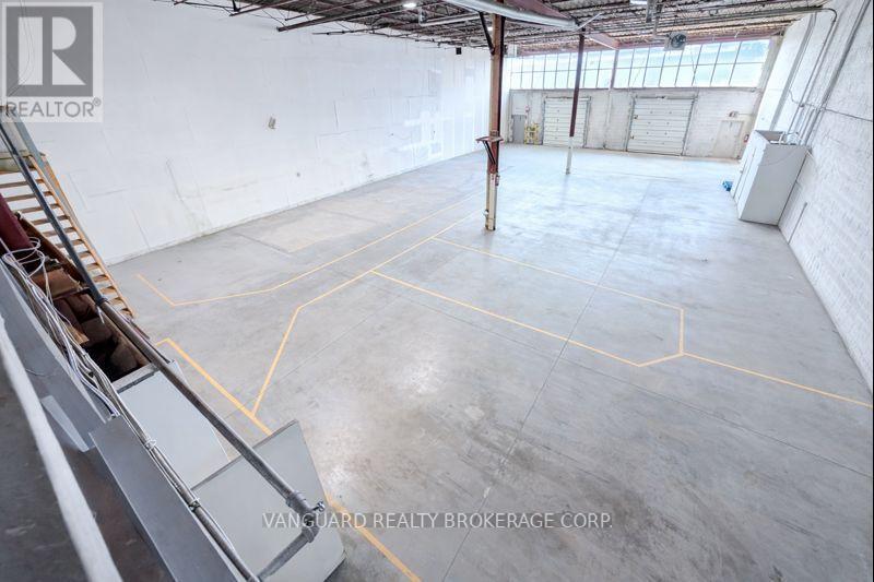 8-9 - 4478 Chesswood Drive, Toronto, Ontario M3J 2B9 - Photo 3 - W12262772