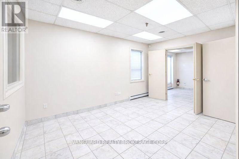 8-9 - 4478 Chesswood Drive, Toronto, Ontario M3J 2B9 - Photo 2 - W12262772