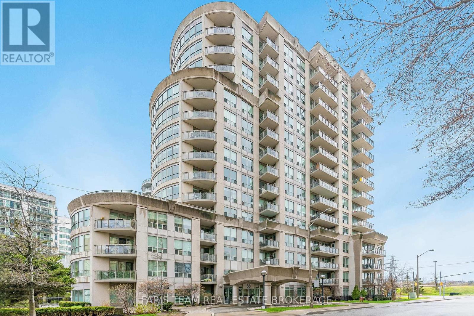 806 - 88 Palace Pier Court, Toronto, Ontario  M8V 4C2 - Photo 3 - W12484367