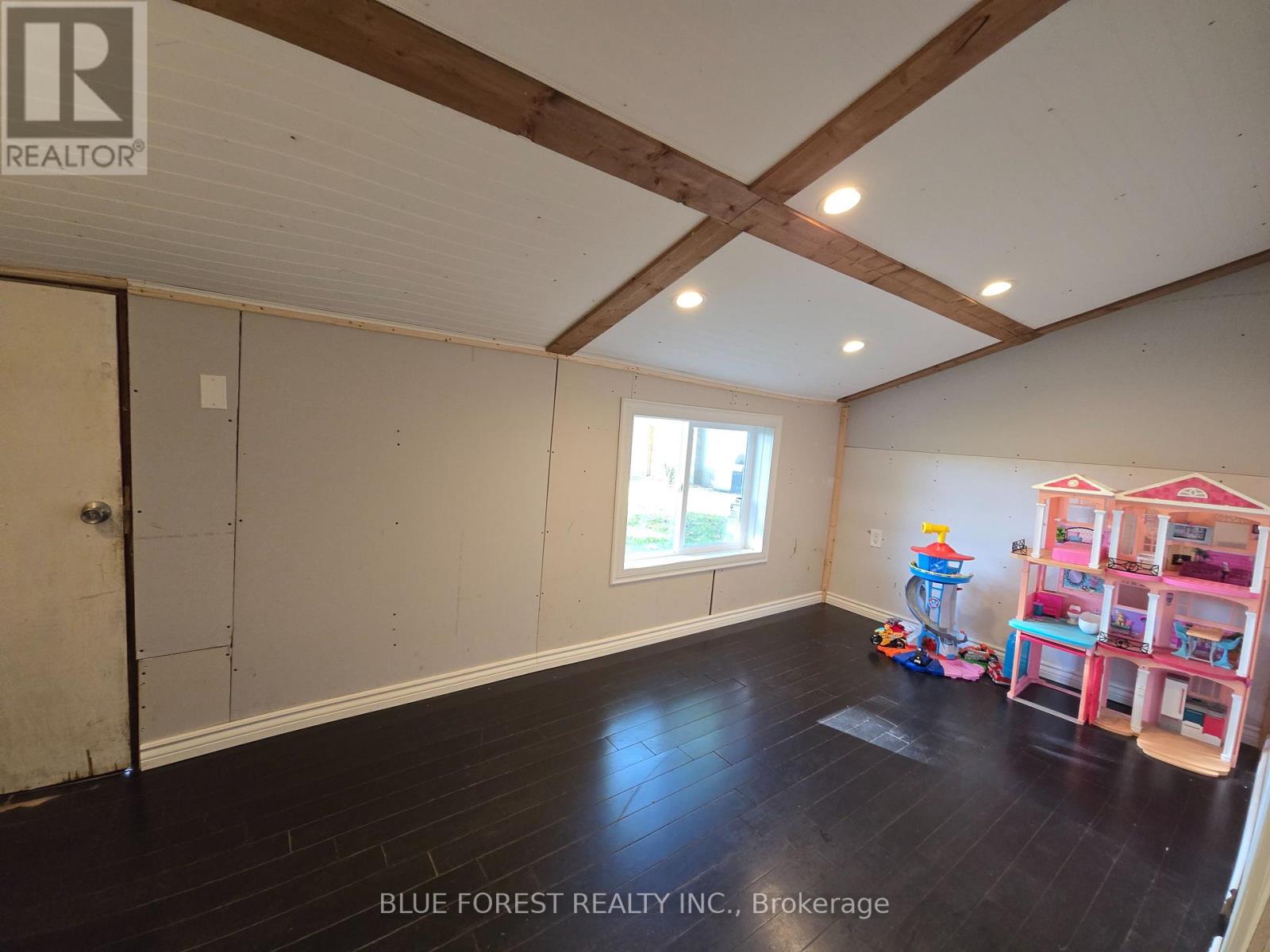 138 Centre Street, West Elgin, Ontario  N0L 2C0 - Photo 14 - X12675438