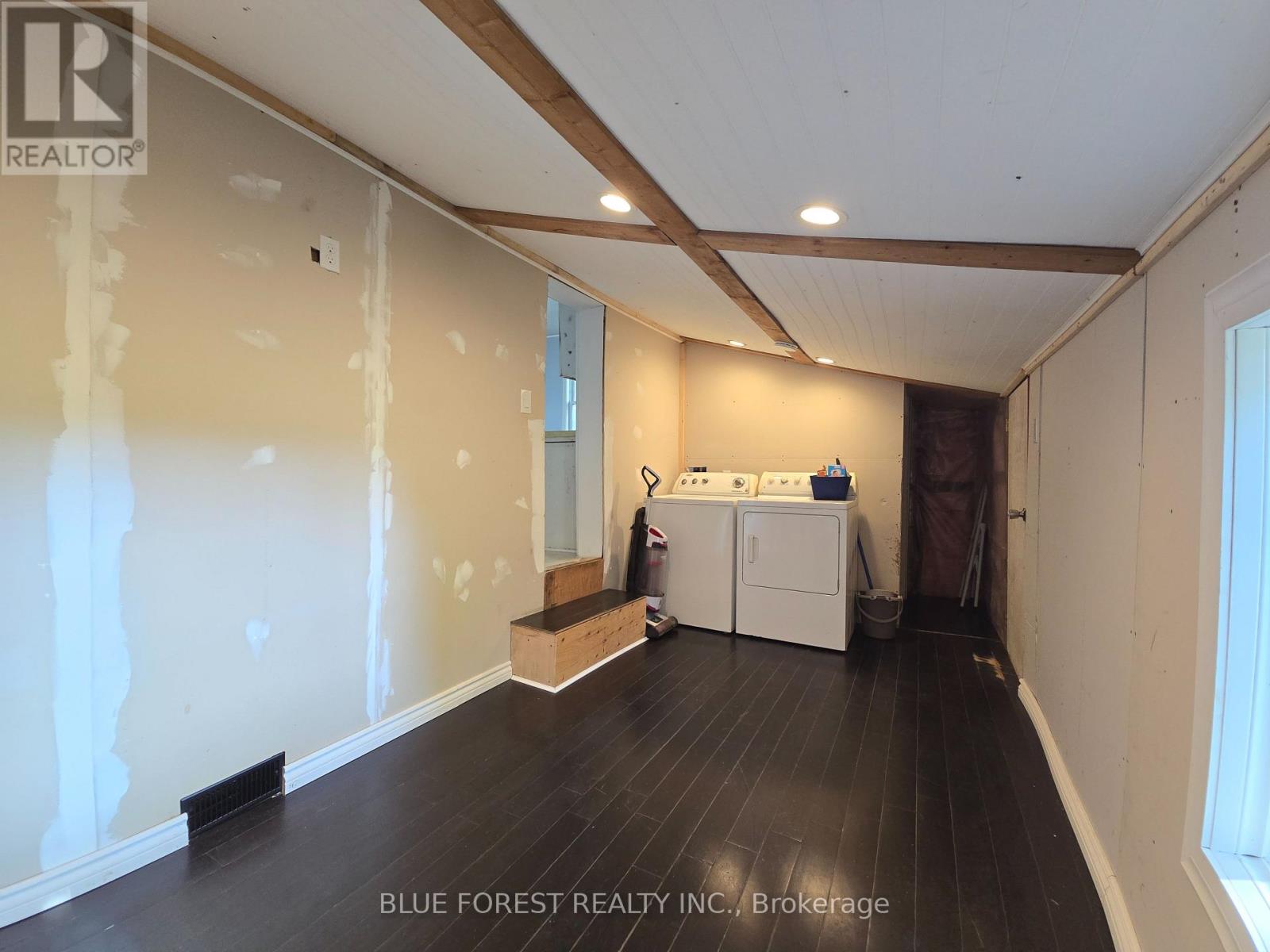 138 Centre Street, West Elgin, Ontario  N0L 2C0 - Photo 15 - X12675438