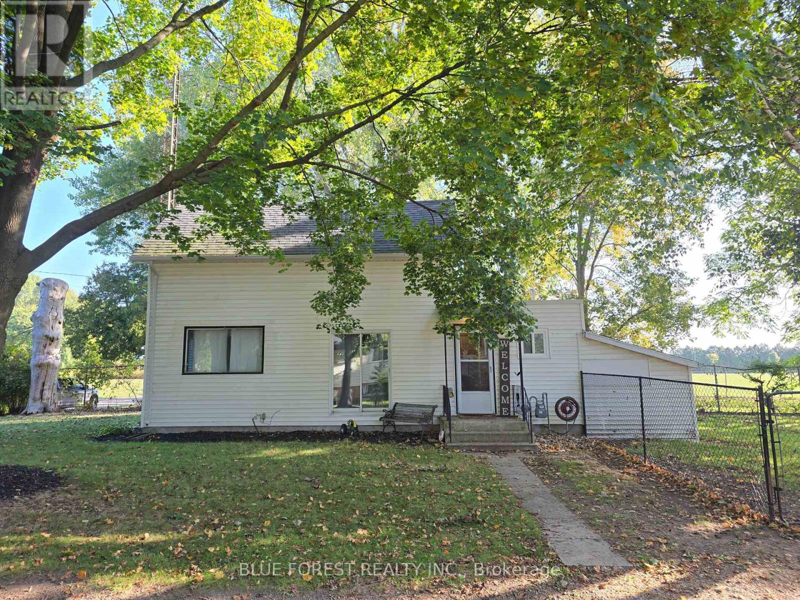 138 Centre Street, West Elgin, Ontario  N0L 2C0 - Photo 4 - X12675438