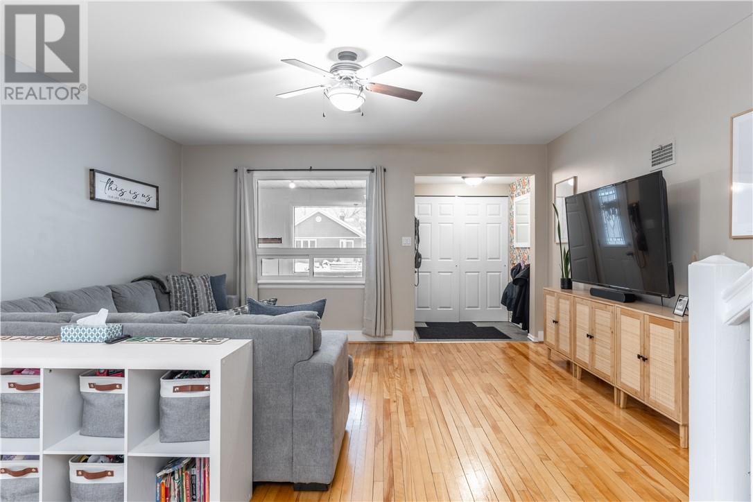 17 Macdonnell, Falconbridge, Ontario  P0M 1S0 - Photo 3 - 2126022