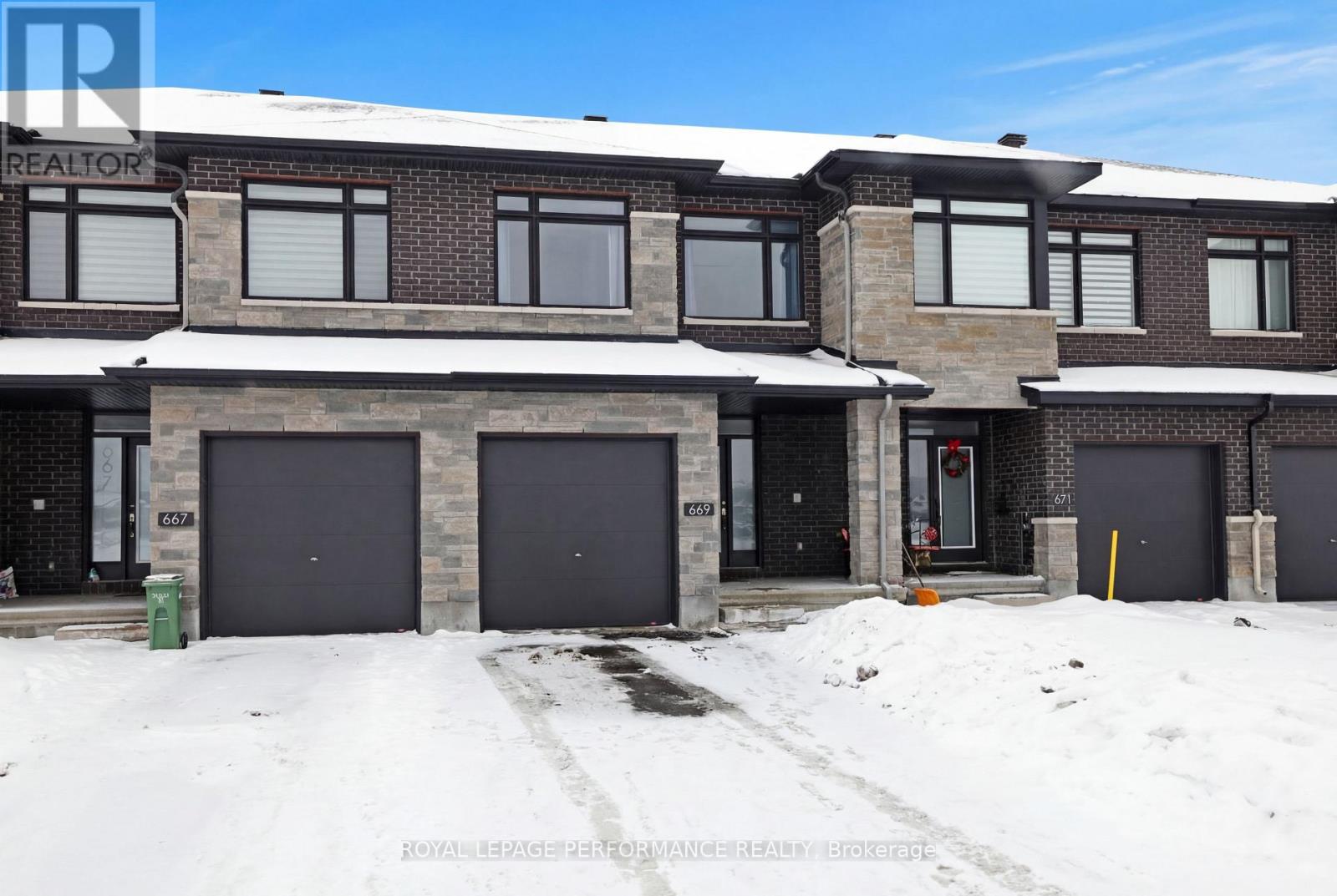 669 Cordelette Circle E, Ottawa, Ontario  K1W 0P2 - Photo 2 - X12675350