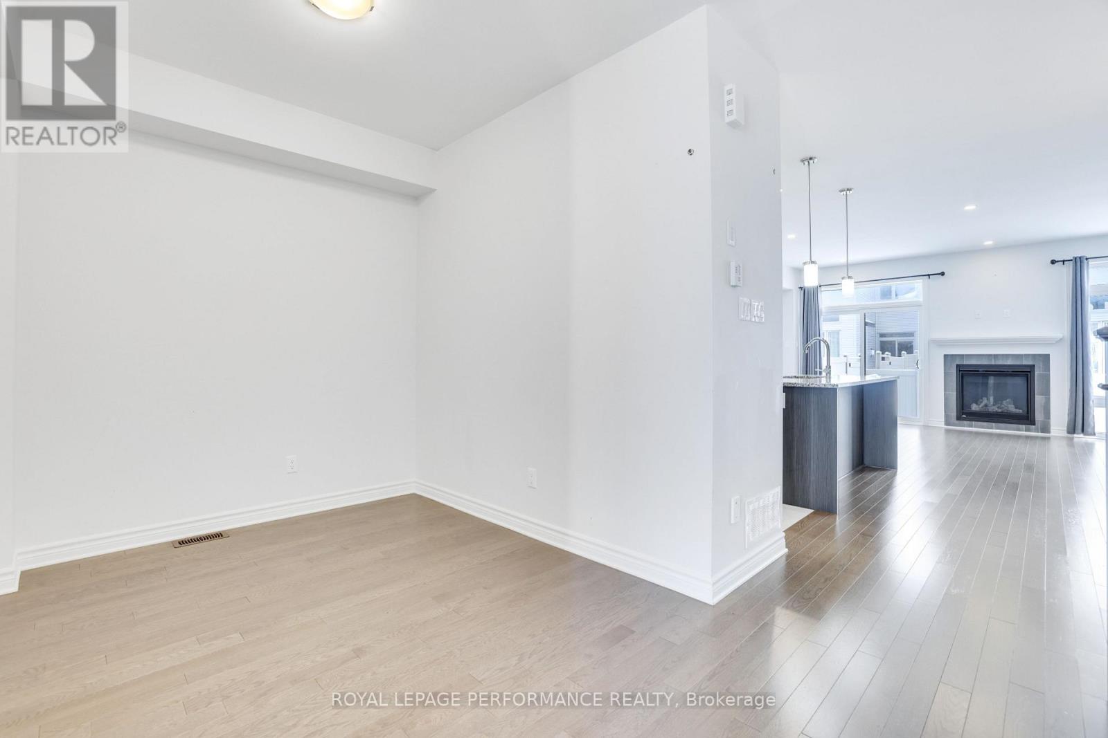 669 Cordelette Circle E, Ottawa, Ontario  K1W 0P2 - Photo 6 - X12675350