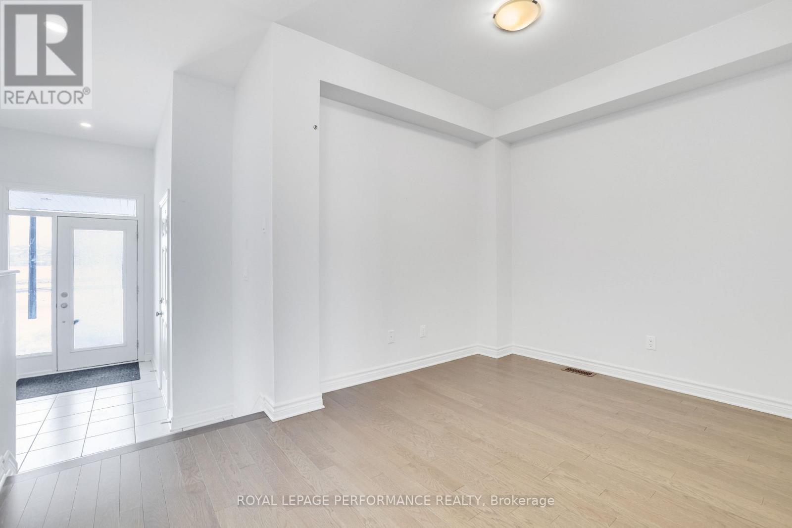 669 Cordelette Circle E, Ottawa, Ontario  K1W 0P2 - Photo 7 - X12675350