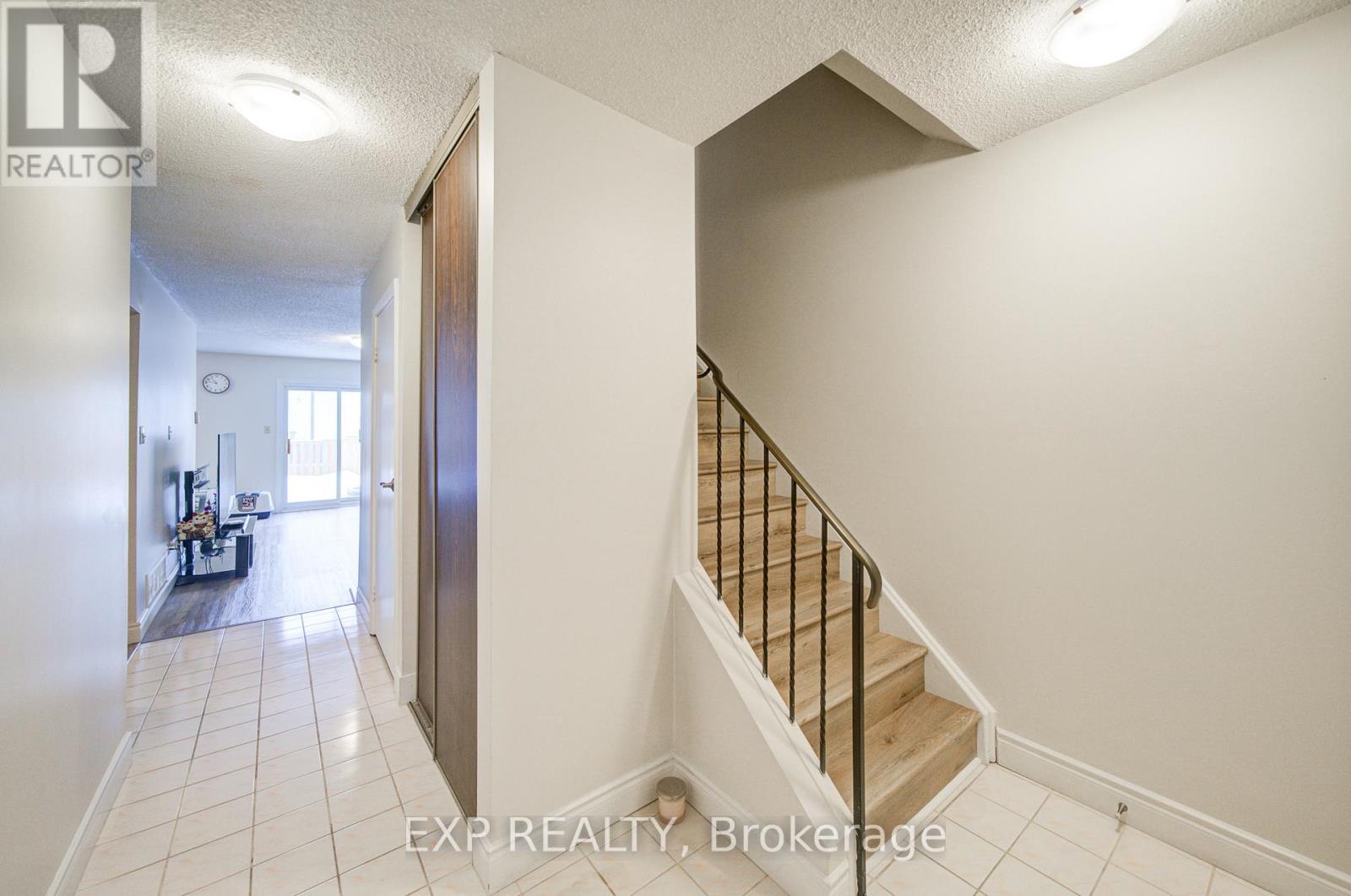 12 Sadlee Cove Crescent, Toronto, Ontario  M1V 1Y4 - Photo 3 - E12673706