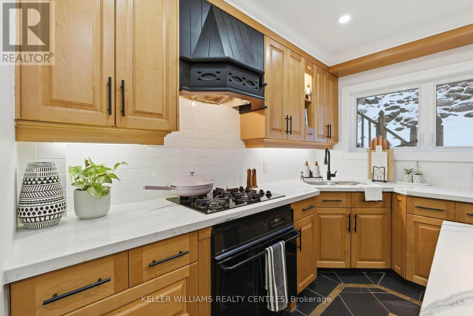 122a Neville Park Boulevard, Toronto, Ontario  M4E 3P8 - Photo 17 - E12674206