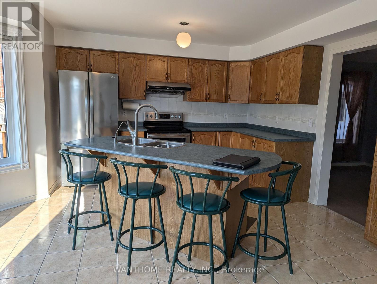 5533 Loonlake Avenue, Mississauga, Ontario  L5V 2E3 - Photo 3 - W12650866