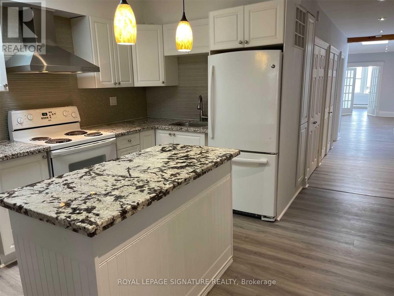 Upper - 2444 Danforth Avenue, Toronto, Ontario  M4C 1K9 - Photo 1 - E12675452