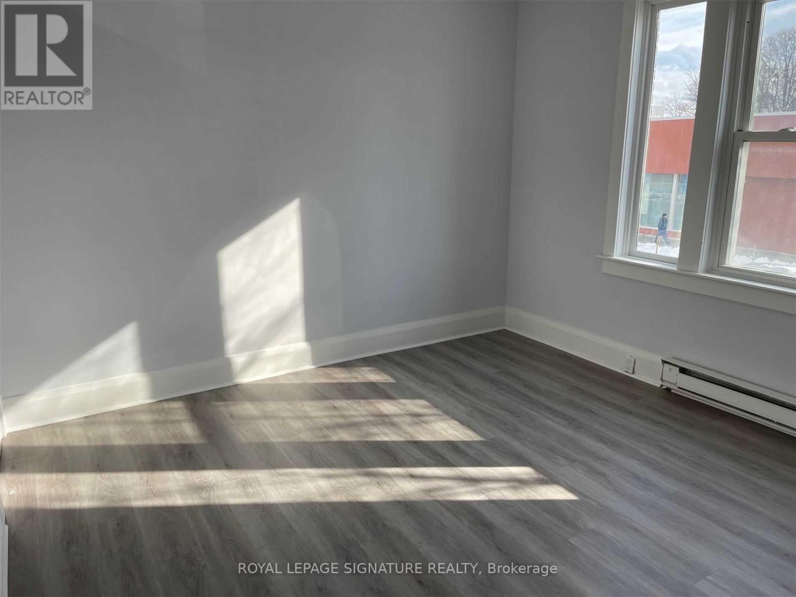 Upper - 2444 Danforth Avenue, Toronto, Ontario  M4C 1K9 - Photo 6 - E12675452