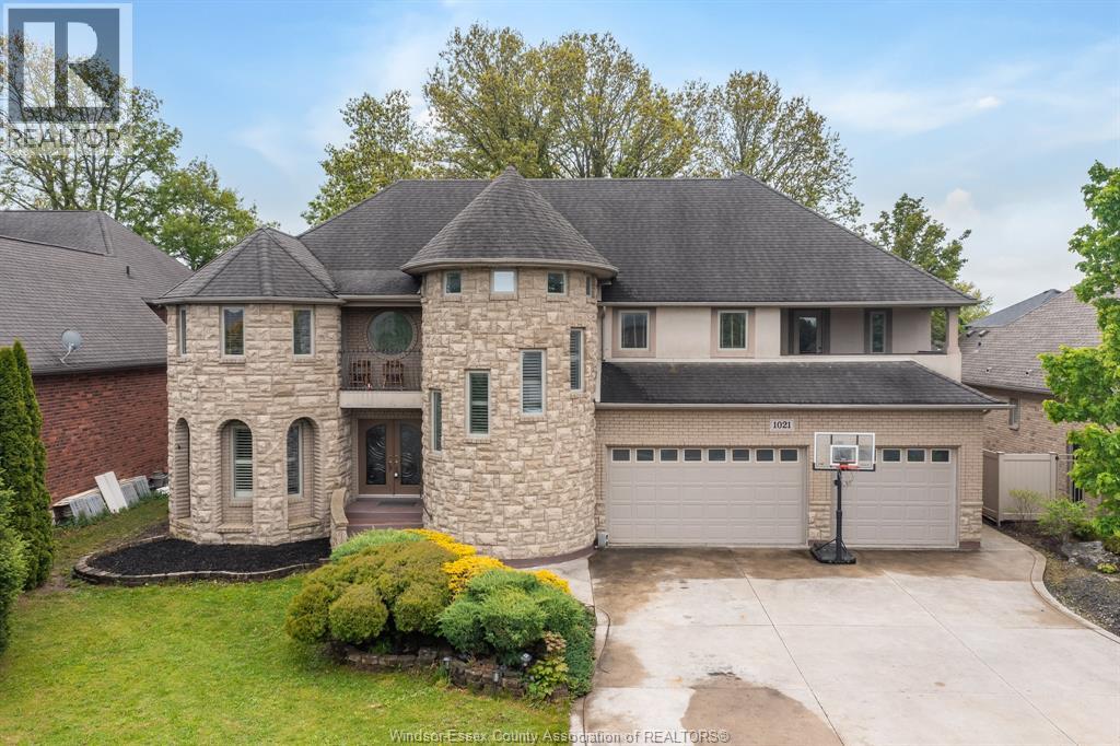 MLS# 26000515: 1021 CHELSEA PARKWAY, Lakeshore, Canada