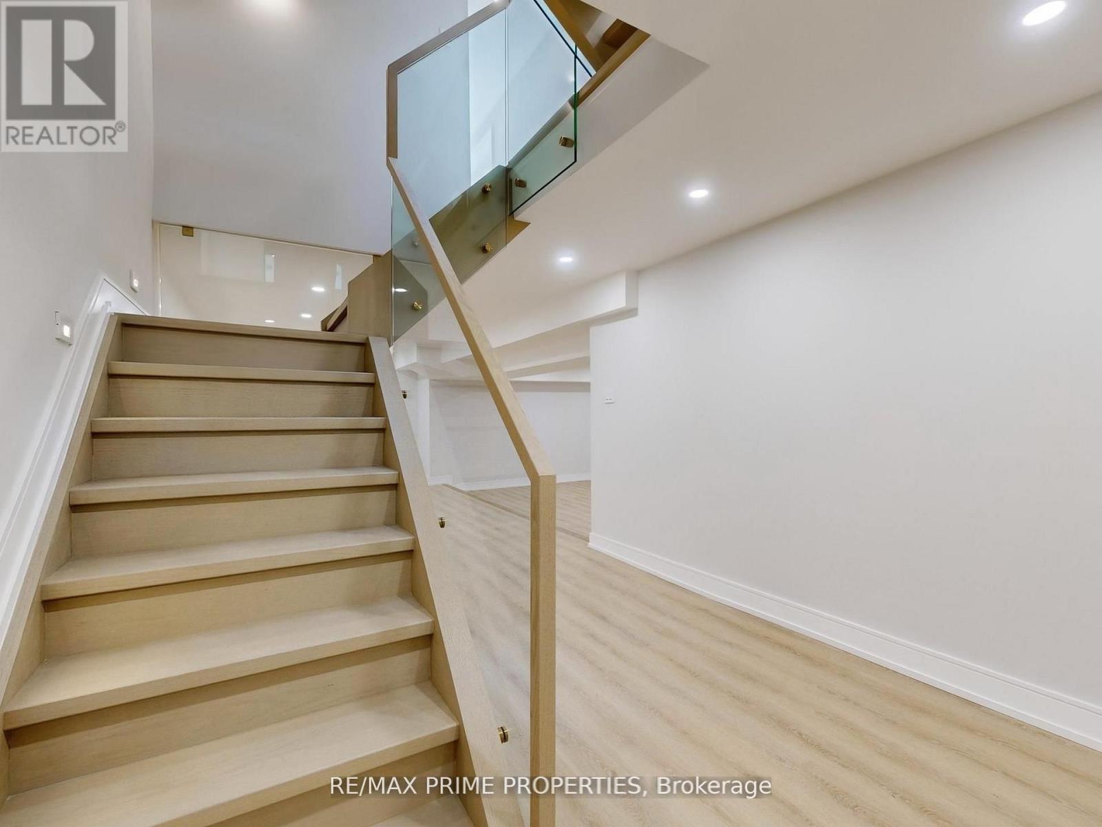 137 Old Surrey Lane, Richmond Hill, Ontario  L4C 6R9 - Photo 26 - N12675324