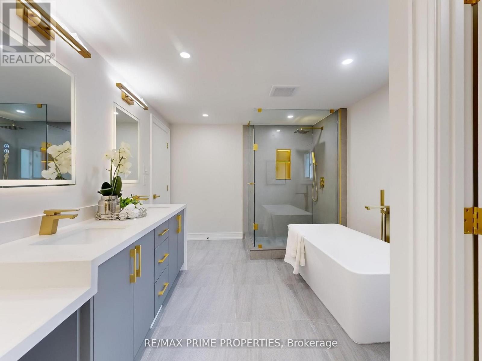 137 Old Surrey Lane, Richmond Hill, Ontario  L4C 6R9 - Photo 45 - N12675324