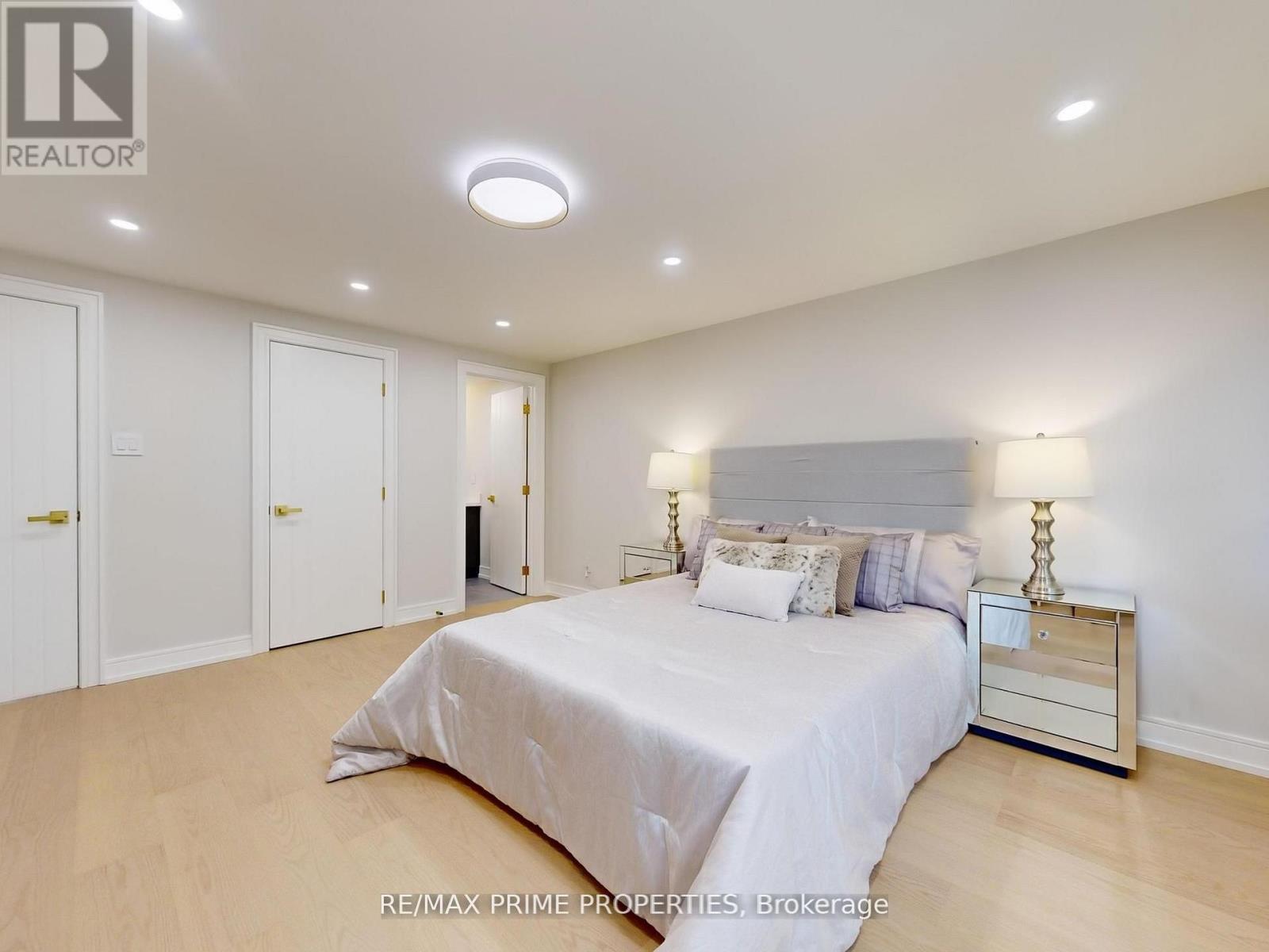 137 Old Surrey Lane, Richmond Hill, Ontario  L4C 6R9 - Photo 7 - N12675324