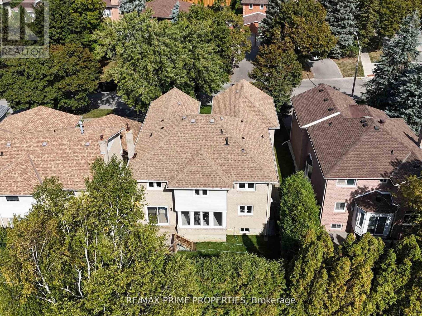 137 Old Surrey Lane, Richmond Hill, Ontario  L4C 6R9 - Photo 8 - N12675324