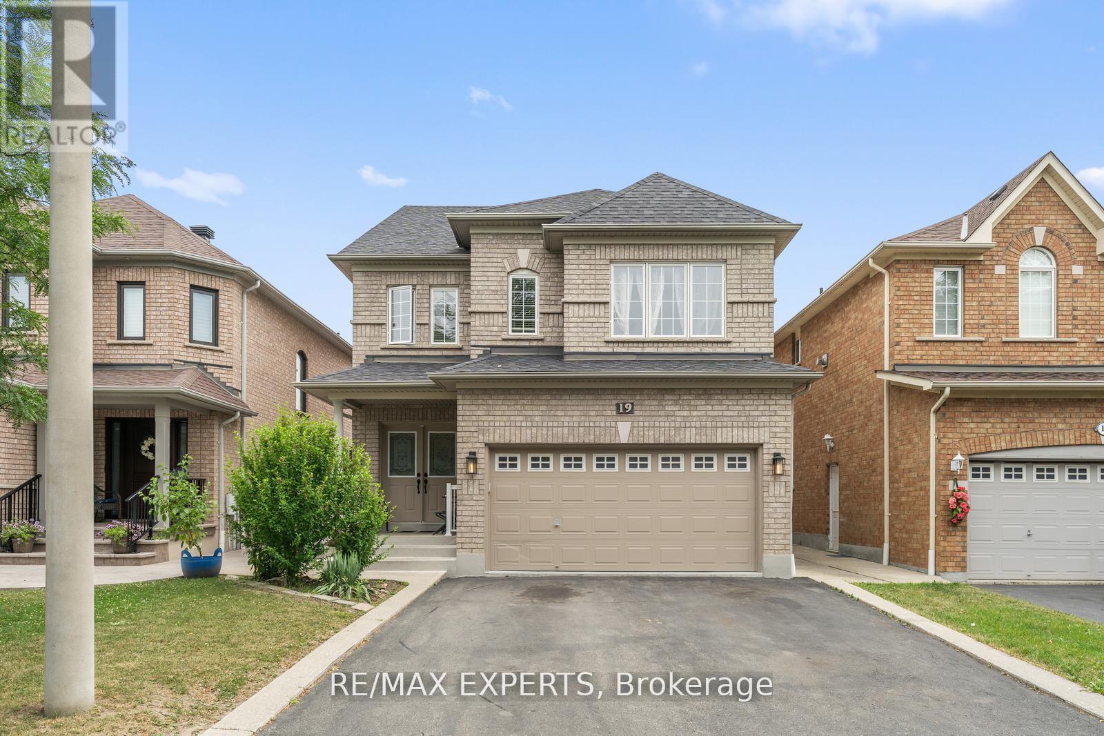 19 MAXIMILLIAN STREET, Vaughan, Ontario
