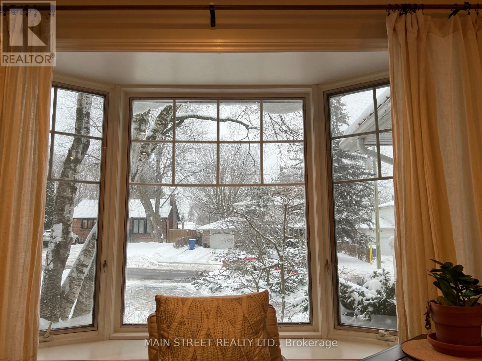 68 Hillview Drive, Newmarket, Ontario  L3Y 4H9 - Photo 7 - N12675388