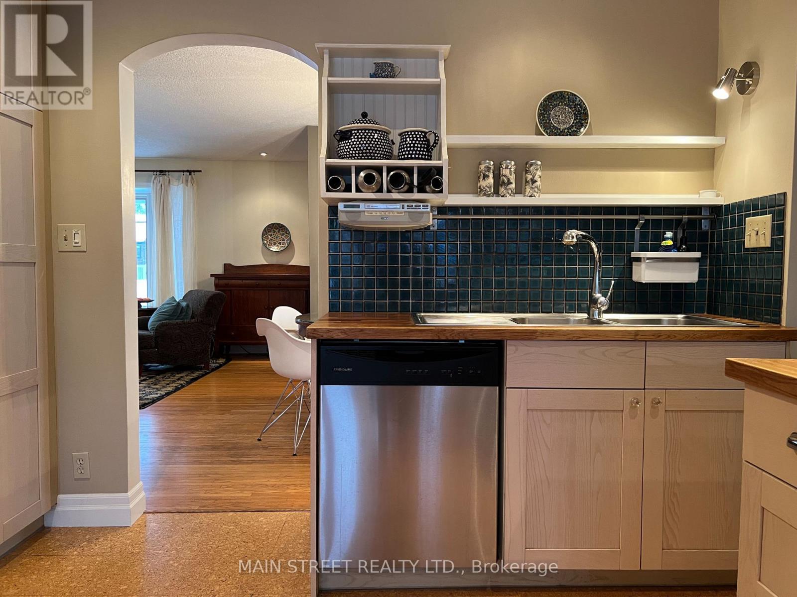 68 Hillview Drive, Newmarket, Ontario  L3Y 4H9 - Photo 9 - N12675388