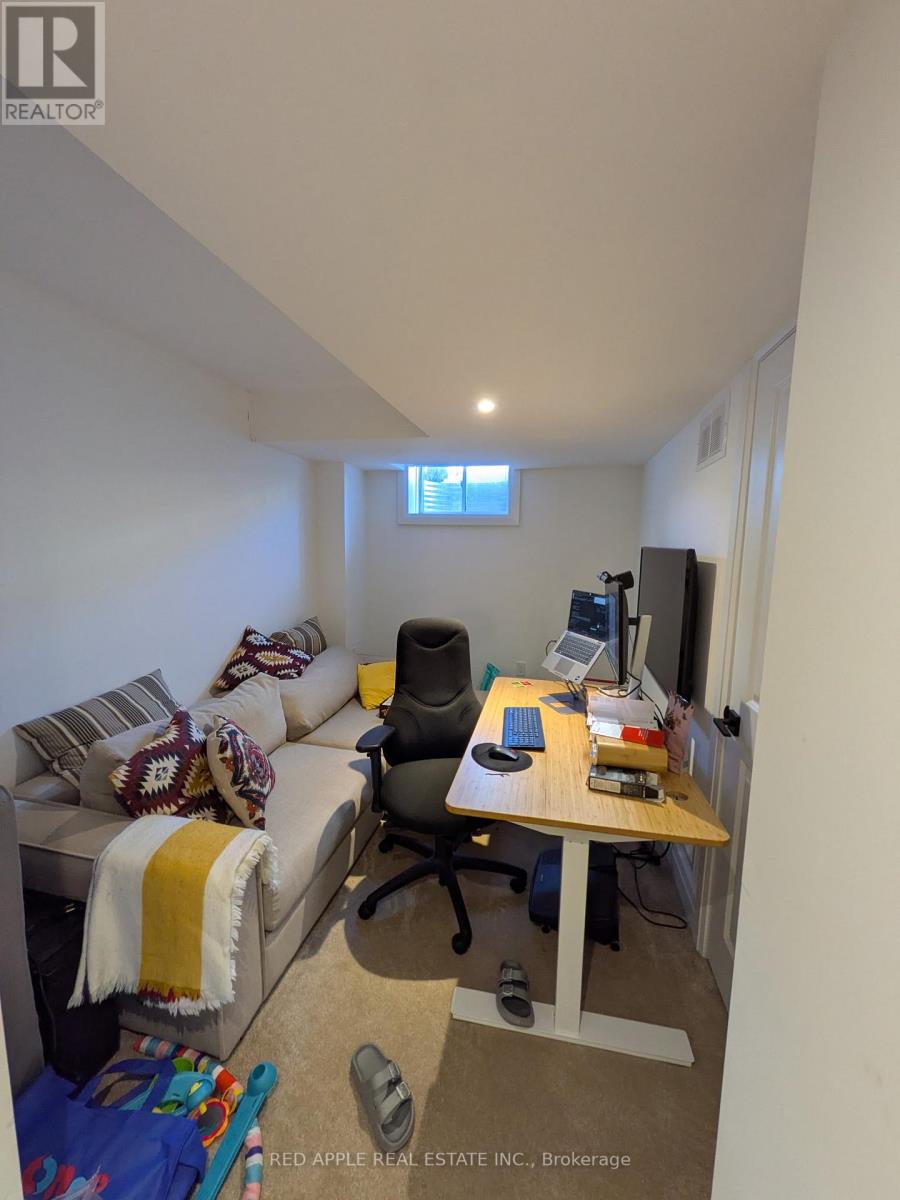 88 Fairlane Avenue, Barrie, Ontario  L9J 0M9 - Photo 12 - S12675366