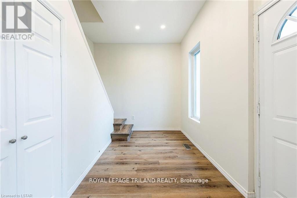 101 Malakoff Street, St. Thomas, Ontario  N5P 1M5 - Photo 2 - X12660776