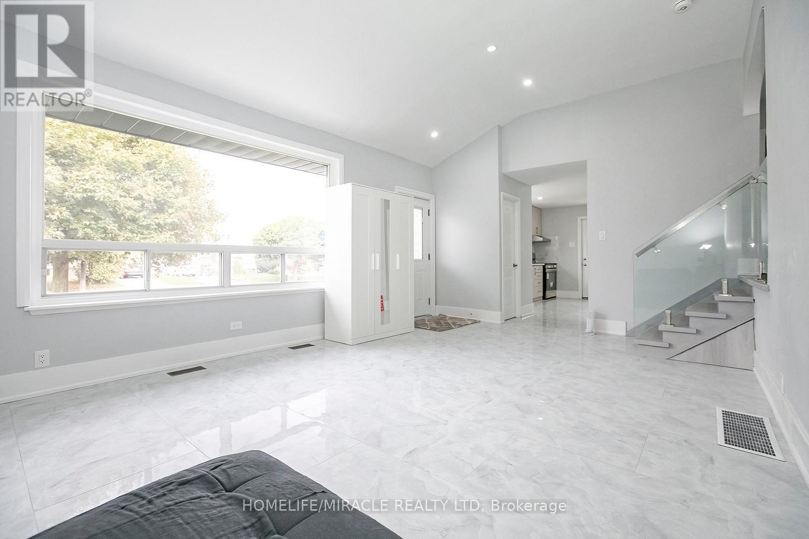 76 Raylawn Crescent, Halton Hills, Ontario  L7G 4N1 - Photo 11 - W12675320