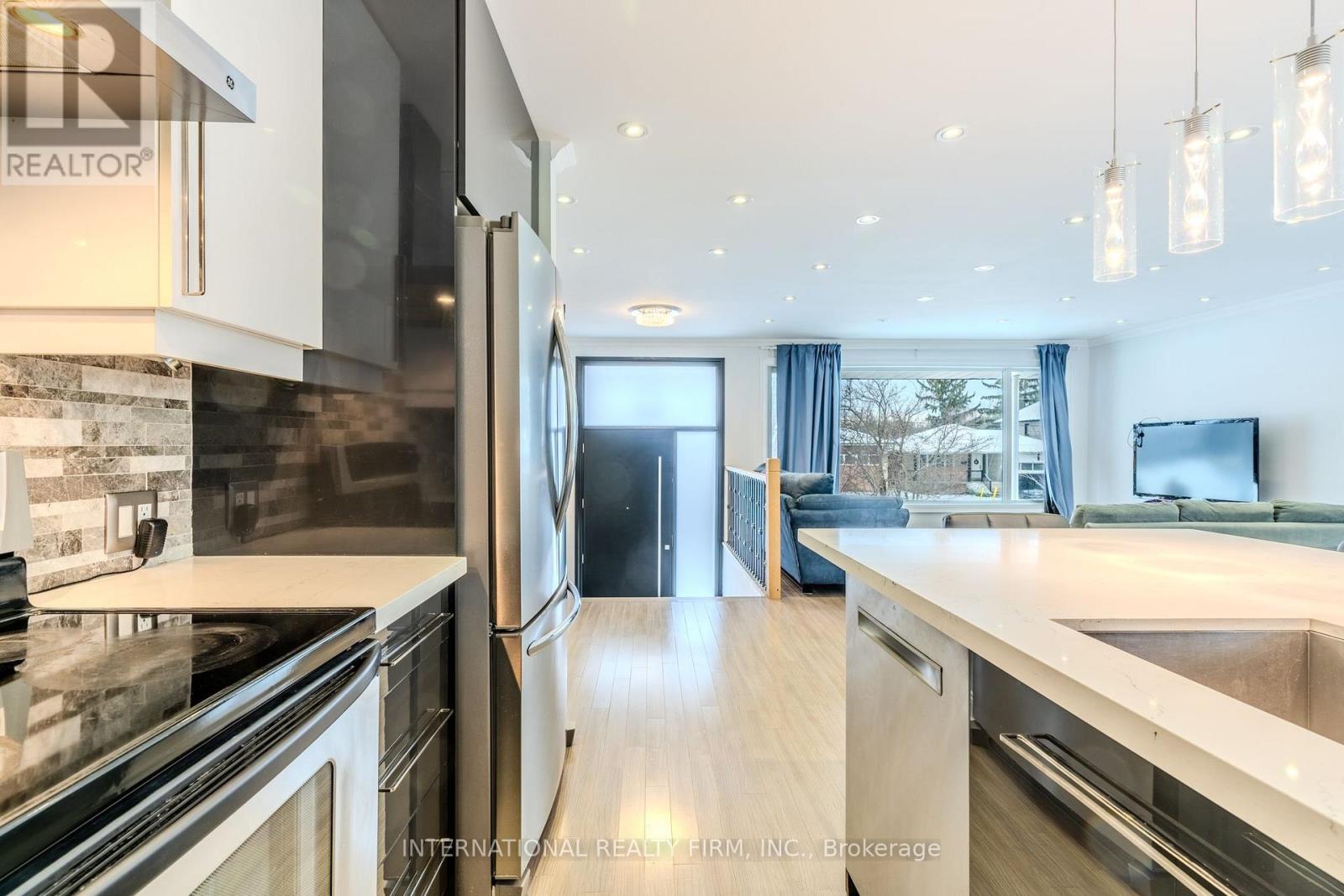 Main - 24 Paramount Court, Toronto, Ontario  M6M 2L5 - Photo 13 - W12675328