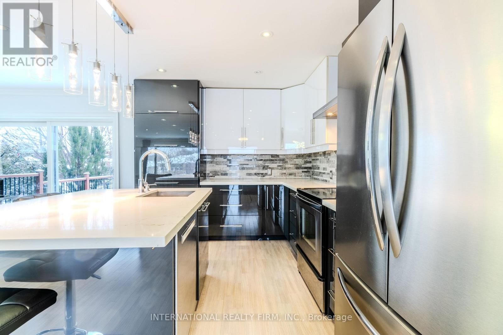 Main - 24 Paramount Court, Toronto, Ontario  M6M 2L5 - Photo 15 - W12675328