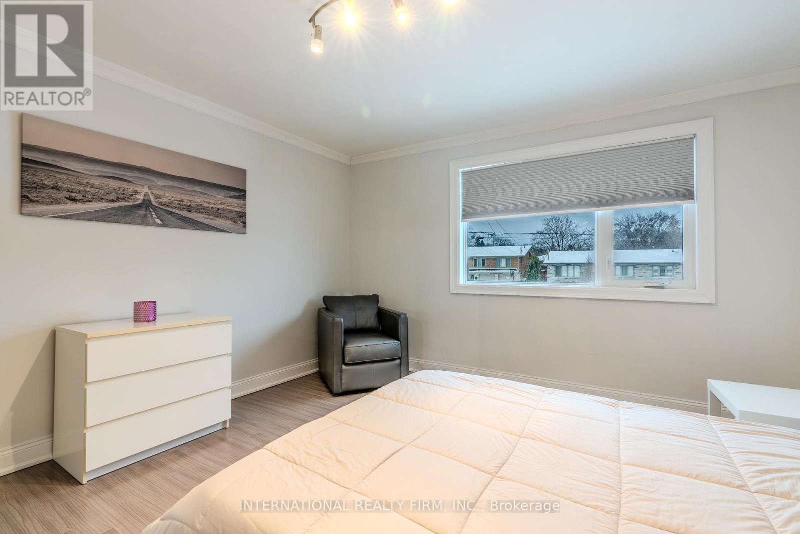 Main - 24 Paramount Court, Toronto, Ontario  M6M 2L5 - Photo 18 - W12675328