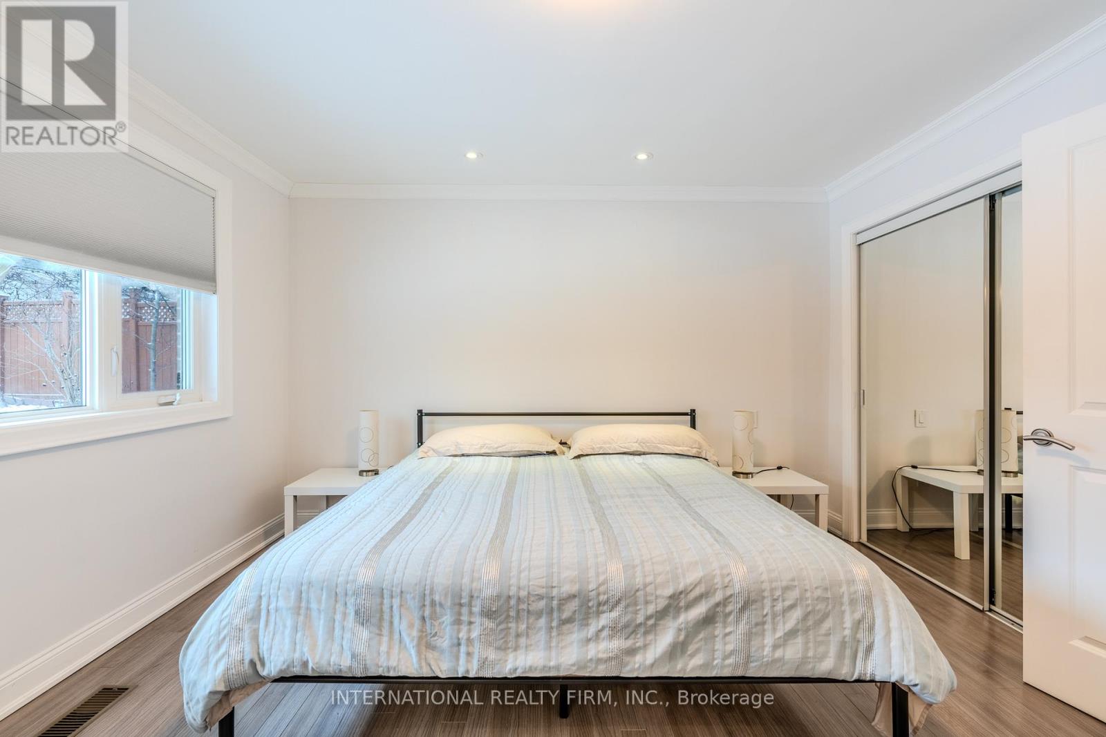 Main - 24 Paramount Court, Toronto, Ontario  M6M 2L5 - Photo 27 - W12675328