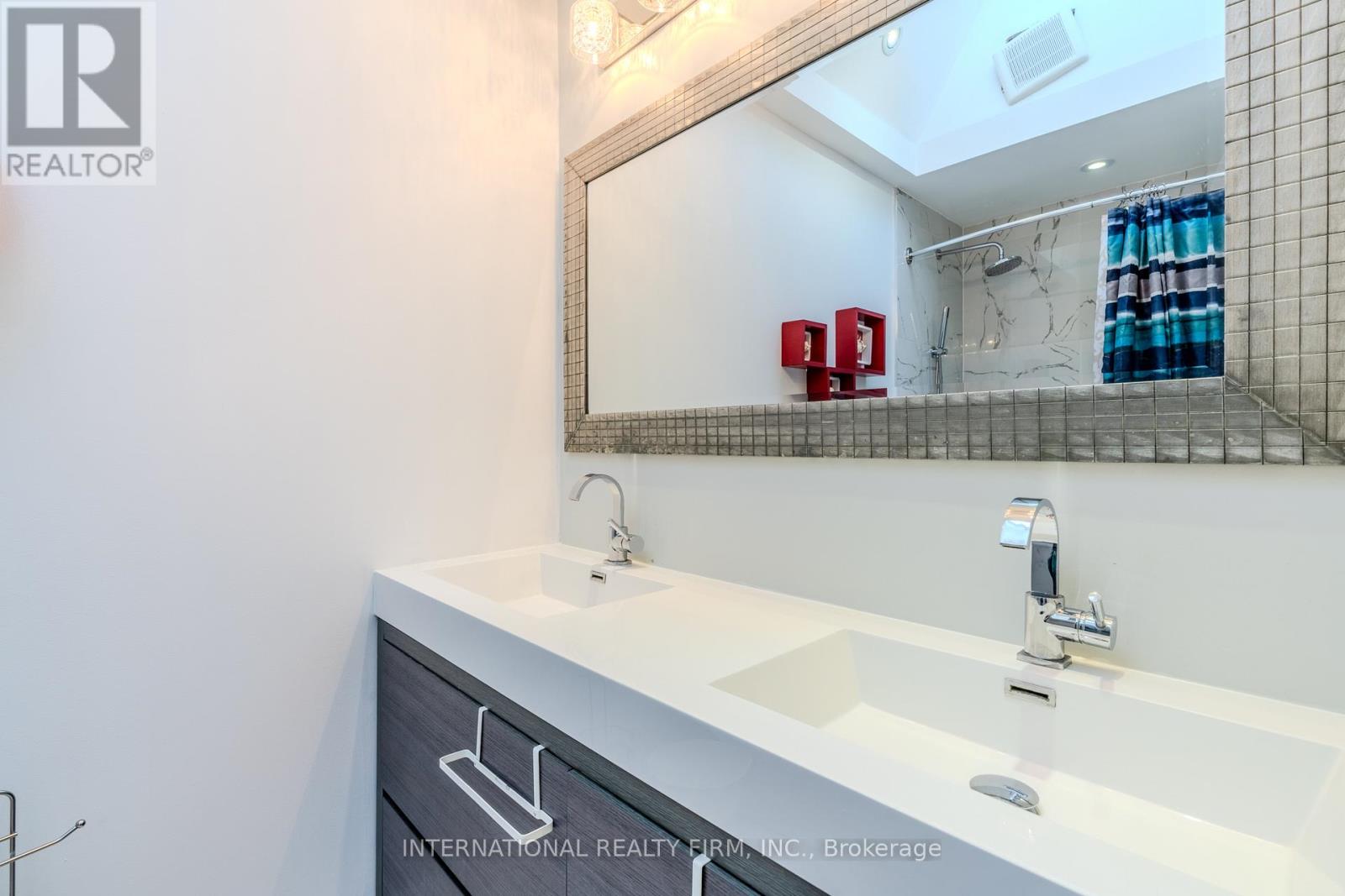 Main - 24 Paramount Court, Toronto, Ontario  M6M 2L5 - Photo 29 - W12675328